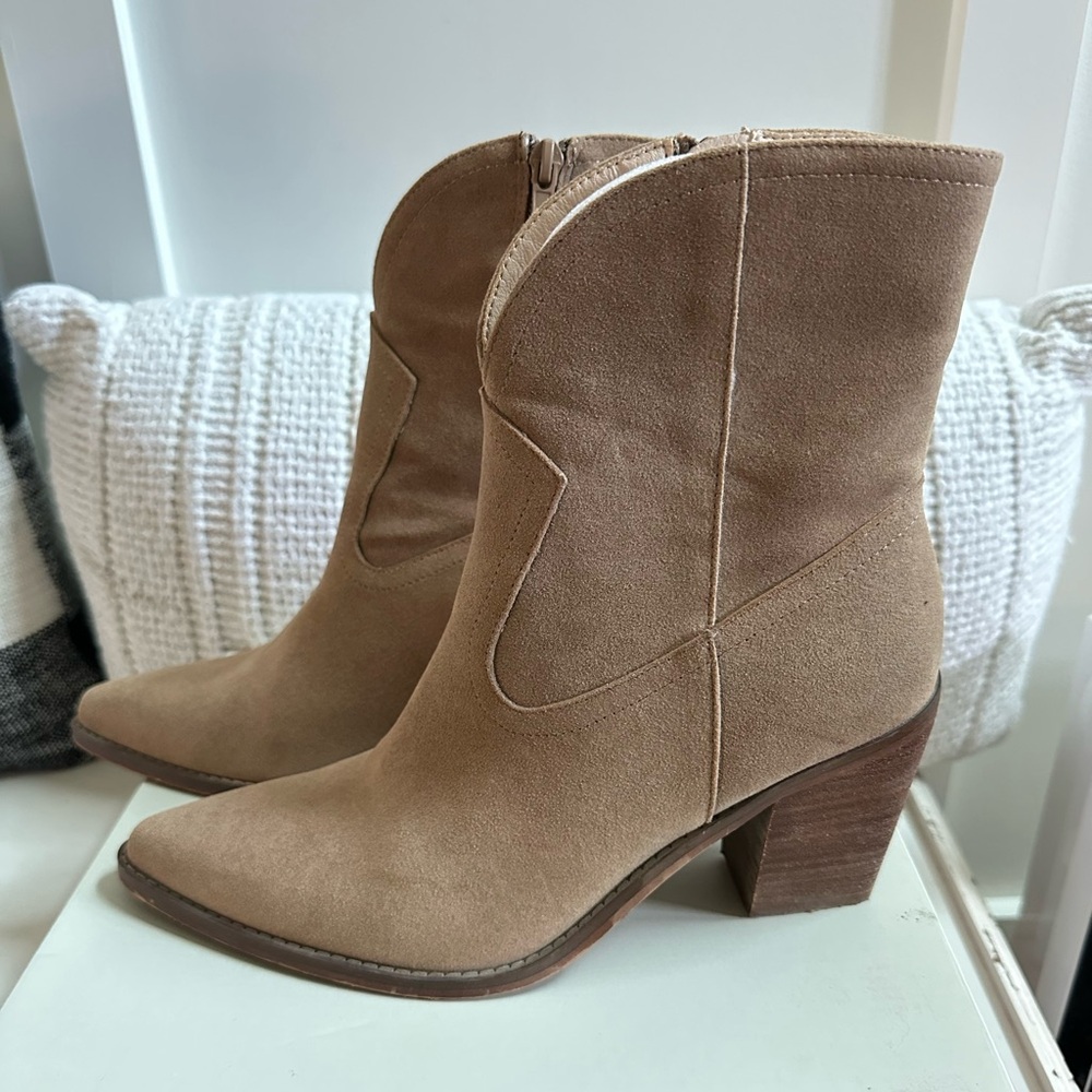 Altar’d State Oasis Society Harmony Heeled Boots Khaki Suede Ankle Boots 9m $80